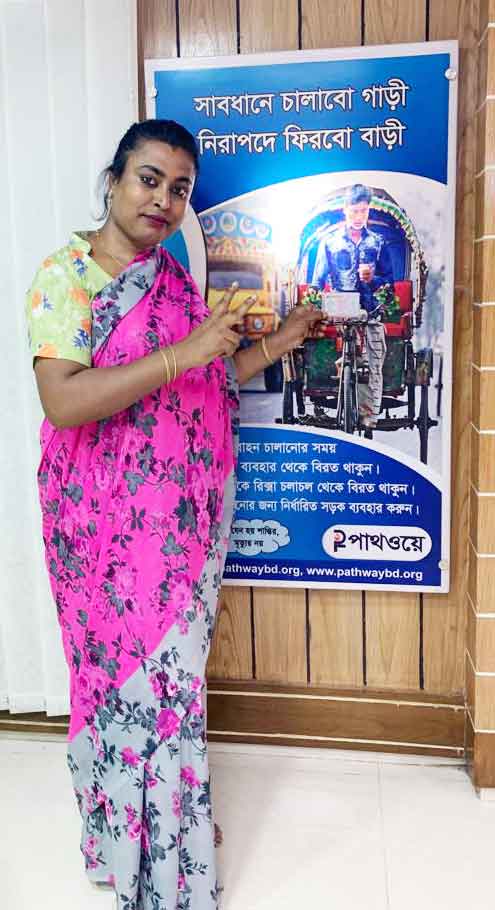 Third gender-Bulbuli Hijra receives the Driving license after completing Training by Pathway