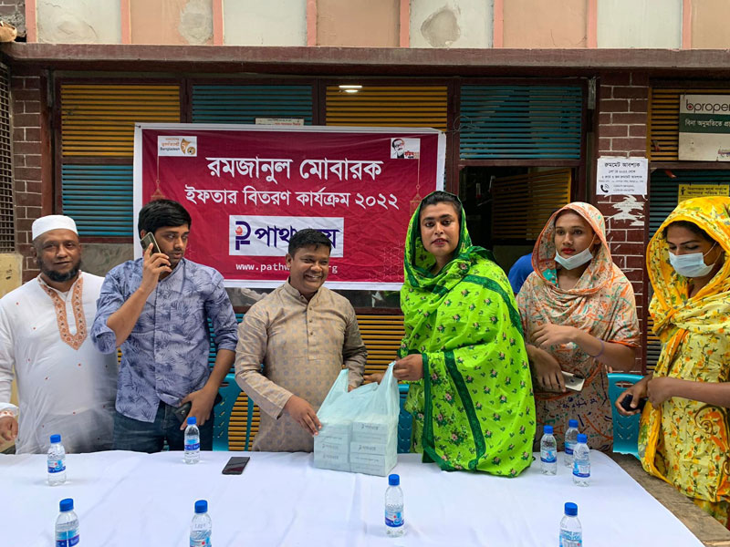distributing the Iftar items among the disadvantaged people including the third gender. 